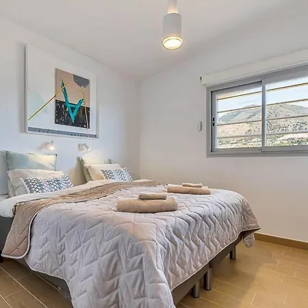 Stunning Luxurious Penthouse With Panoramic Views. Apartament *