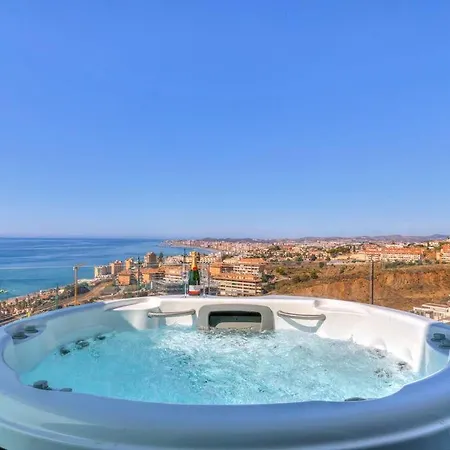 Stunning Luxurious Penthouse With Panoramic Views. Apartament