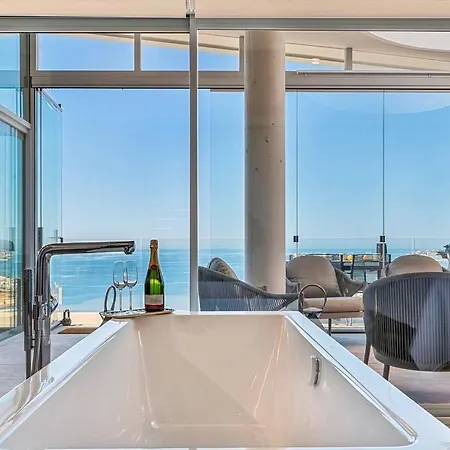 Stunning Luxurious Penthouse With Panoramic Views. *