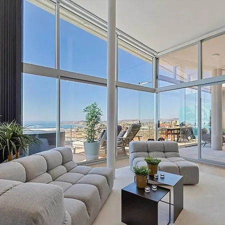 Stunning Luxurious Penthouse With Panoramic Views. Apartament *